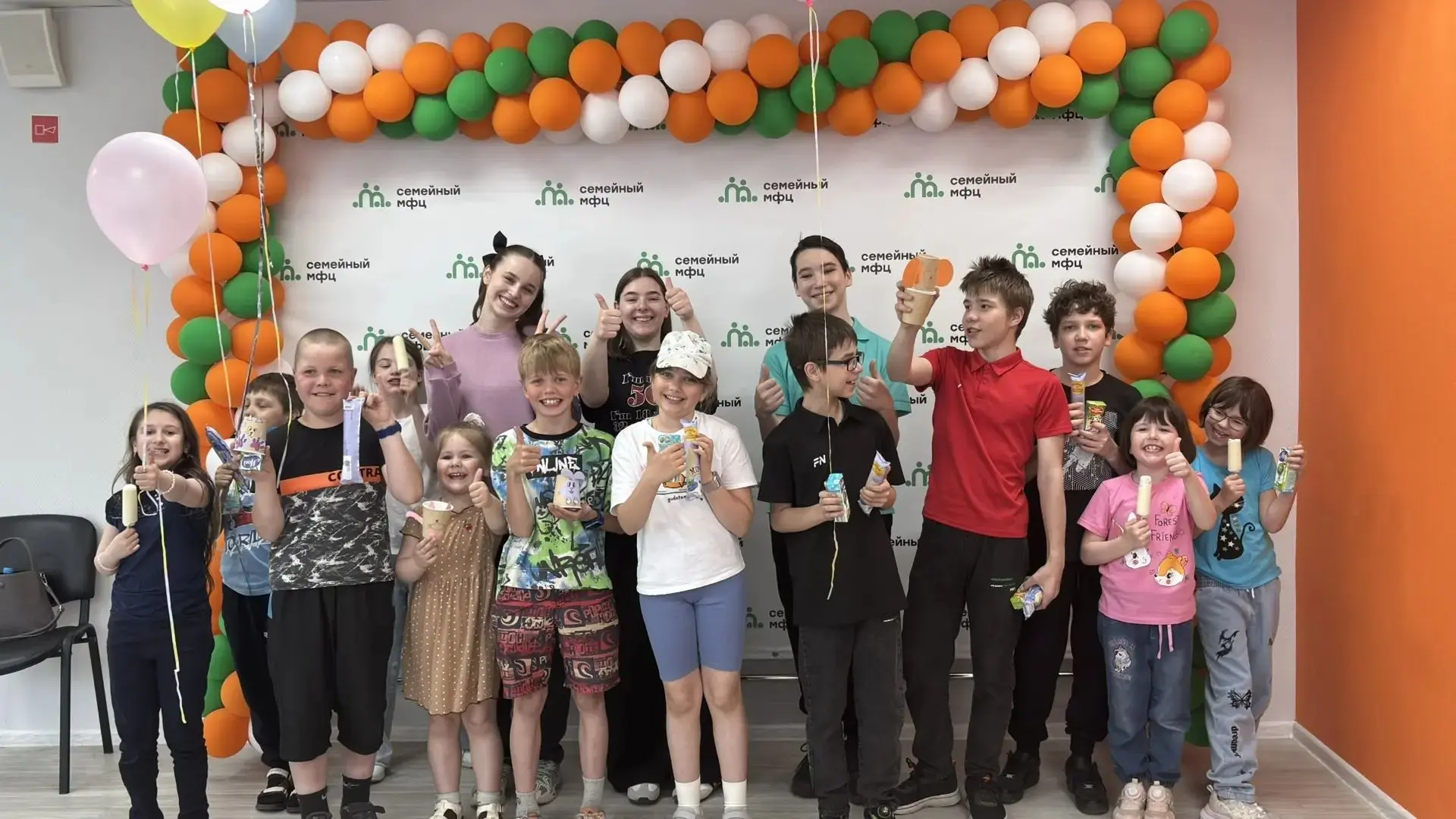 Детство -дело серьезное

☀ В День защиты детей специалисты Семейного многофункционального центра про