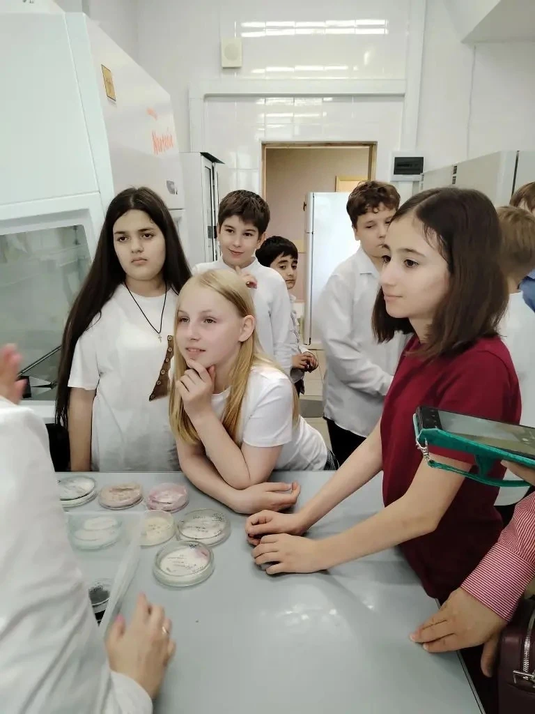 Ученики 5 «Г» класса побывали в посёлке ВНИИССОК — в Федеральном научном центре овощеводства. Это ме