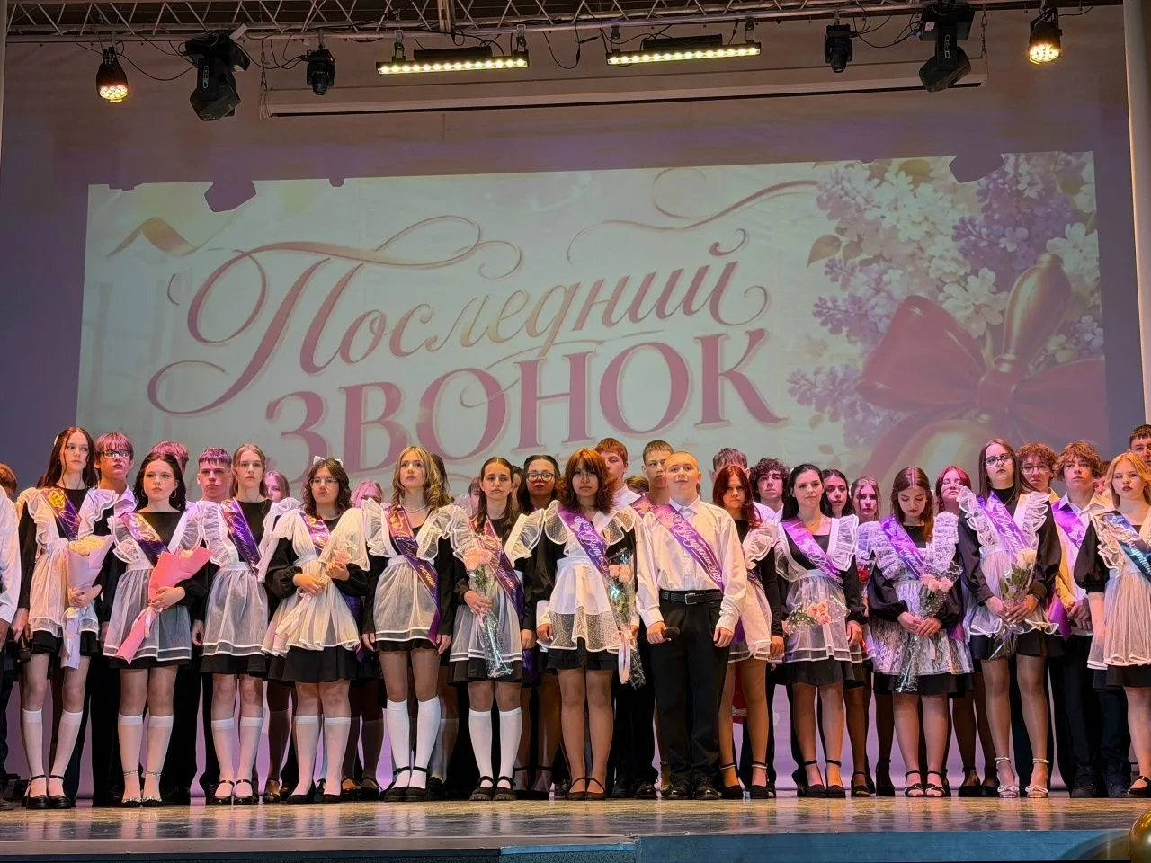 🎓 Последний звонок — 2026: трогательно, красиво, навсегда 💙Сегодня 9-е и 11-е классы ...