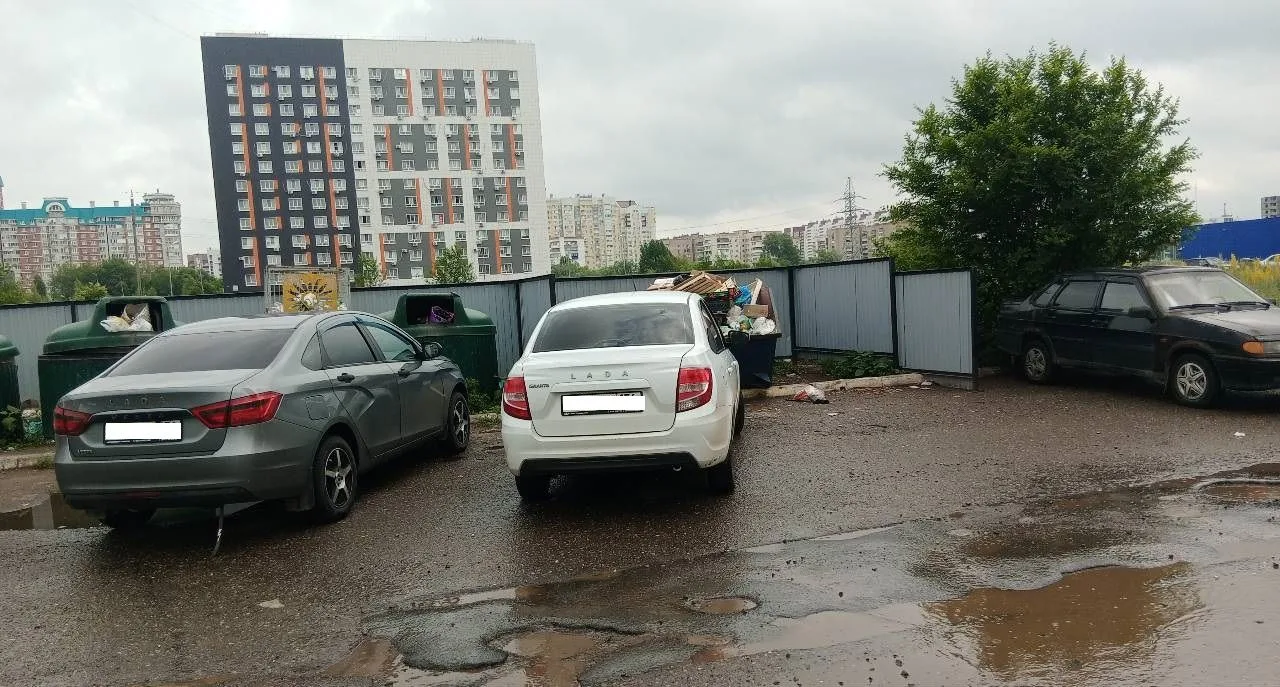 🚙ПАРКОВКА НА КОНТЕЙНЕРНОЙ ПЛОЩАДКЕ – ПОД ЗАПРЕТОМ!
 
❗Напоминаем, что оставлять машины рядом с конт