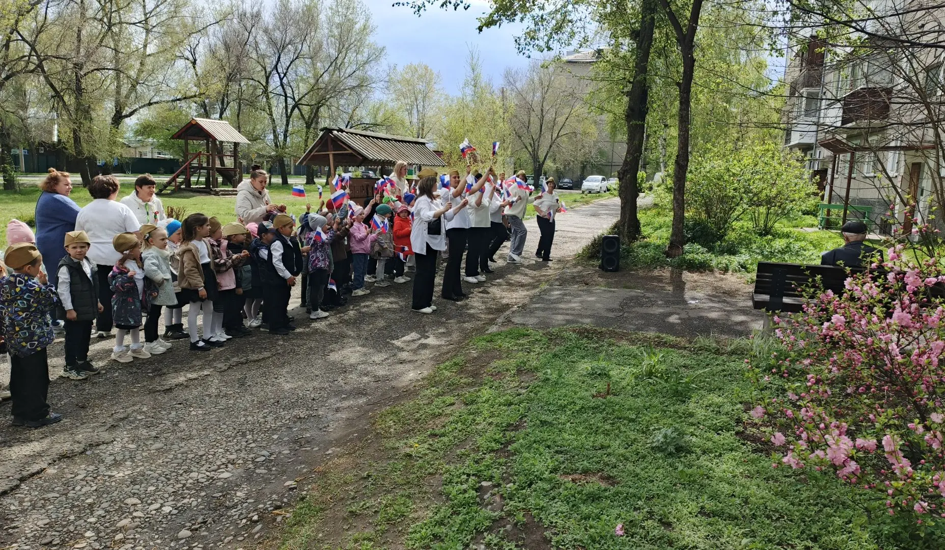 Мы очень гордимся тем, что по соседству с нами живет ветеран ВОв - Дурновцев М. И. И по...