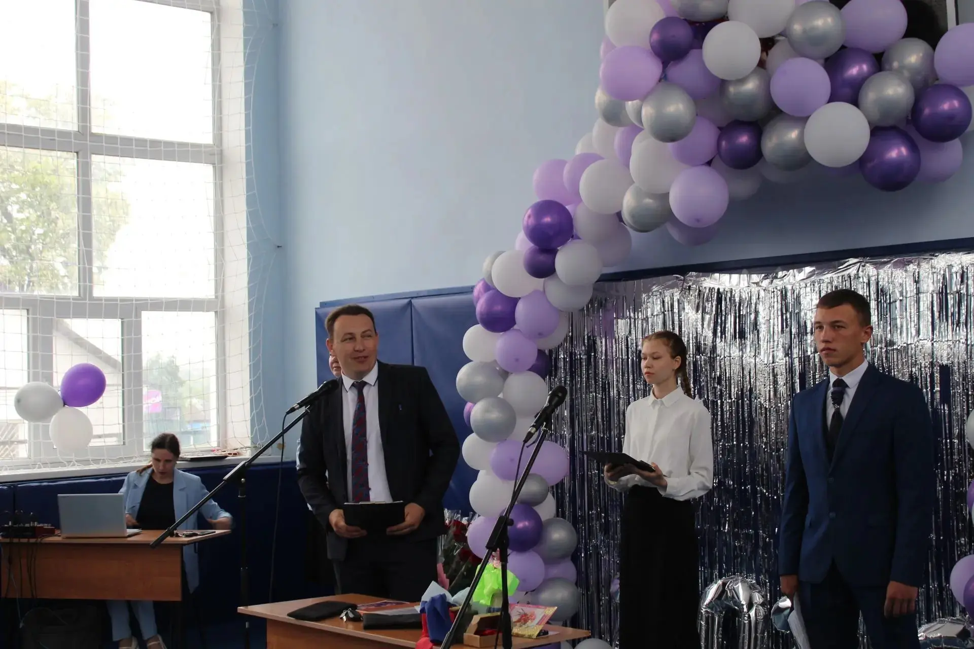 Сегодня прозвенел наш последний звонок 🎀🔔

Кажется, только вчера мы робко перешагнули порог школы,