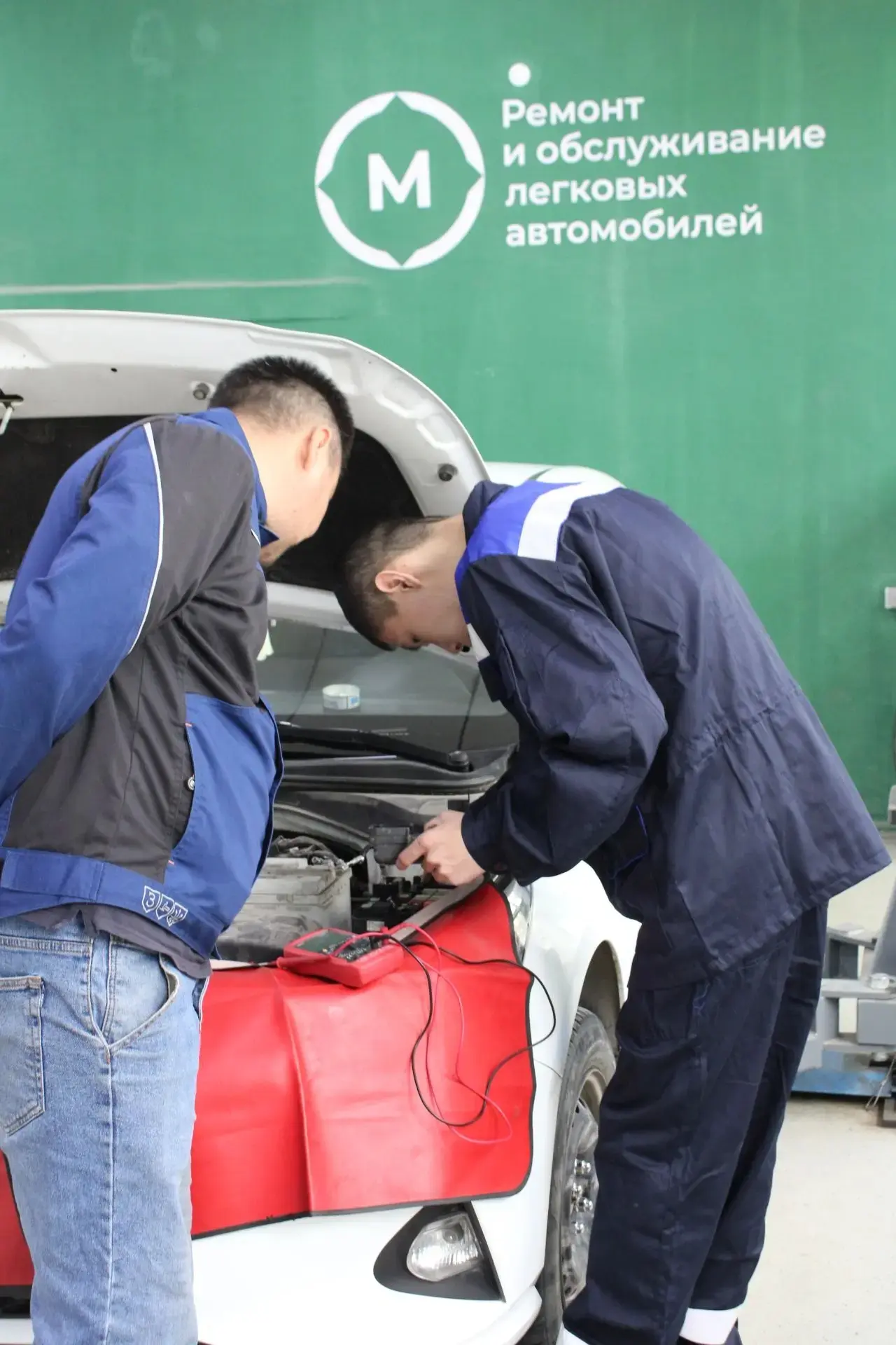 🛠 Сегодня стартовал демонстрационный экзамен в группе МРА-17-24 

В Якутском индустриально-педагоги