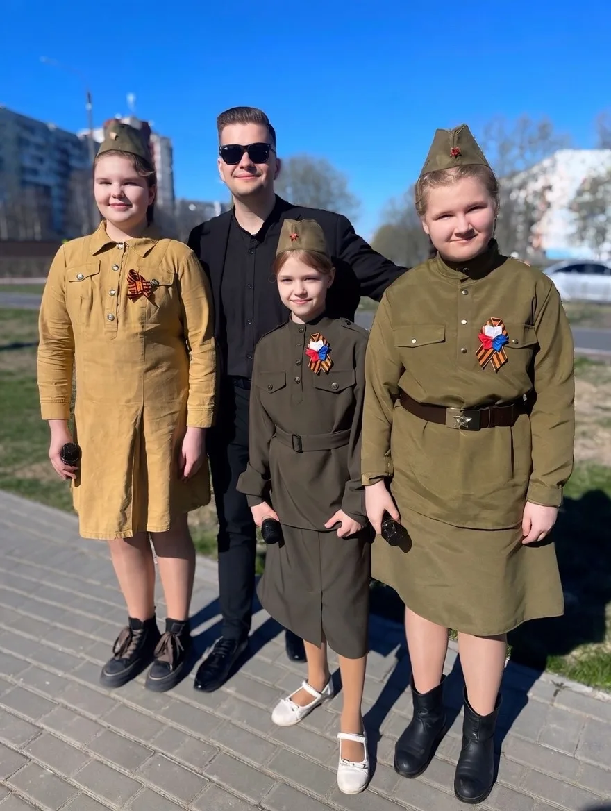 Дорогие друзья! Поздравляем вас с Днём Победы!