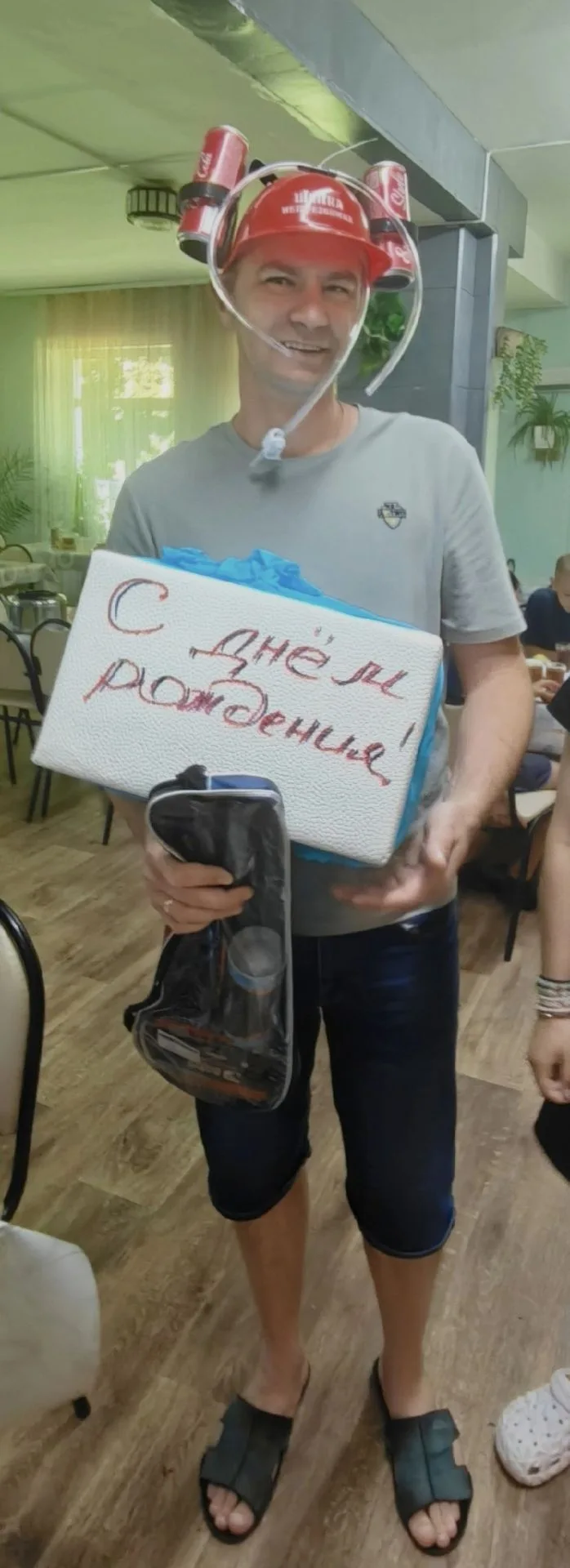 Сегодня, свой день рождения празднует воспитатель Сергей Анатольевич. Воспитанники поздравляют Вас с