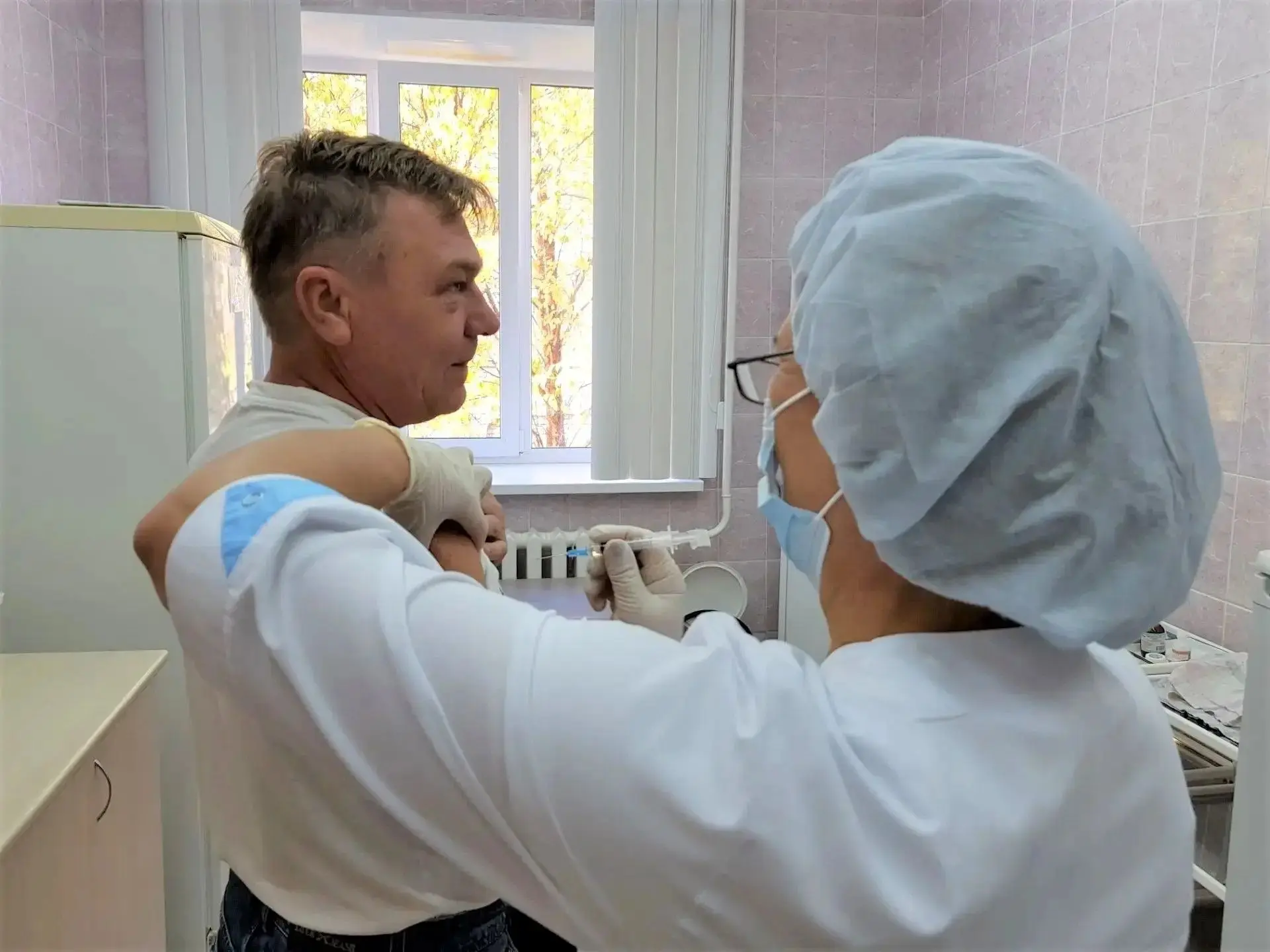 Для предупреждения заражения гепатитом А свердловские медики привили более 4,7 тысяч жителей затрону