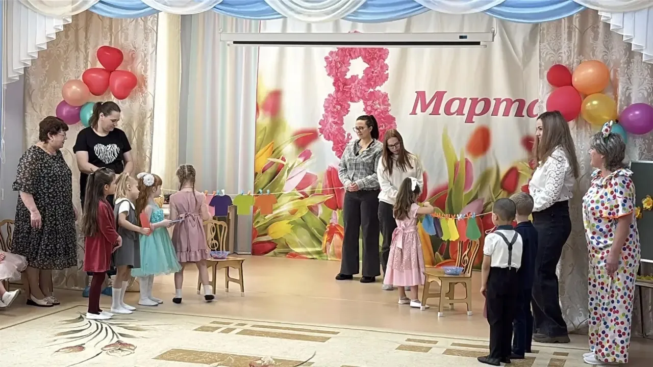В ДО "Светлячок" в  старшей логопедической группе «Незабудка» прошел утренник, посвященный Междунаро