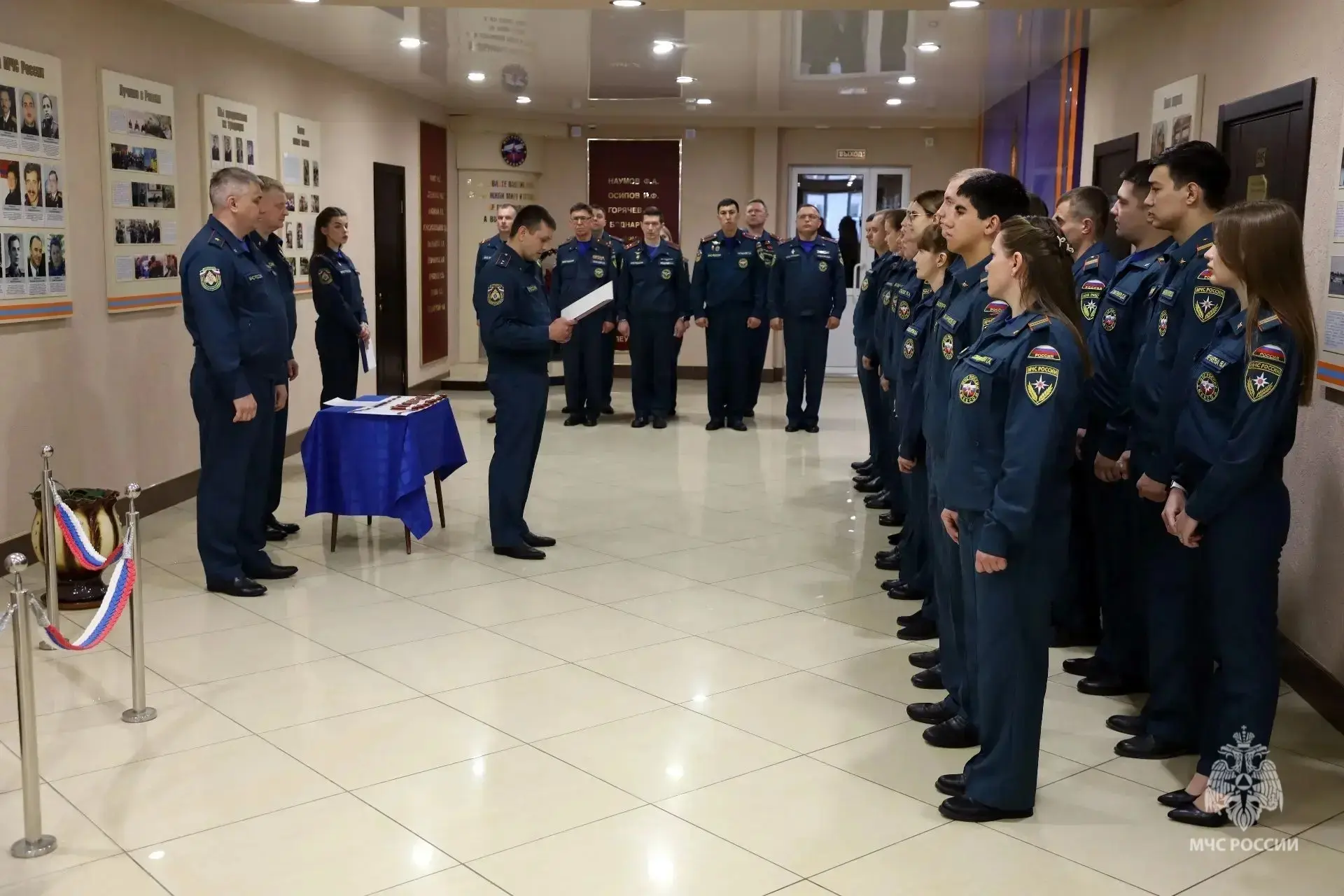 🇷🇺 В Саратове состоялась торжественная церемония приведения к присяге сотрудников МЧС России  Присяг