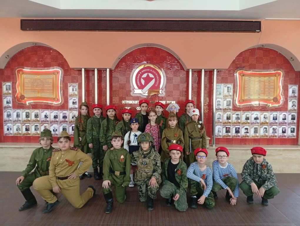 Обучающиеся гимназии №9 (1 корпус) приняли участие в акциях «Окна Победы» и «Стена Памяти»