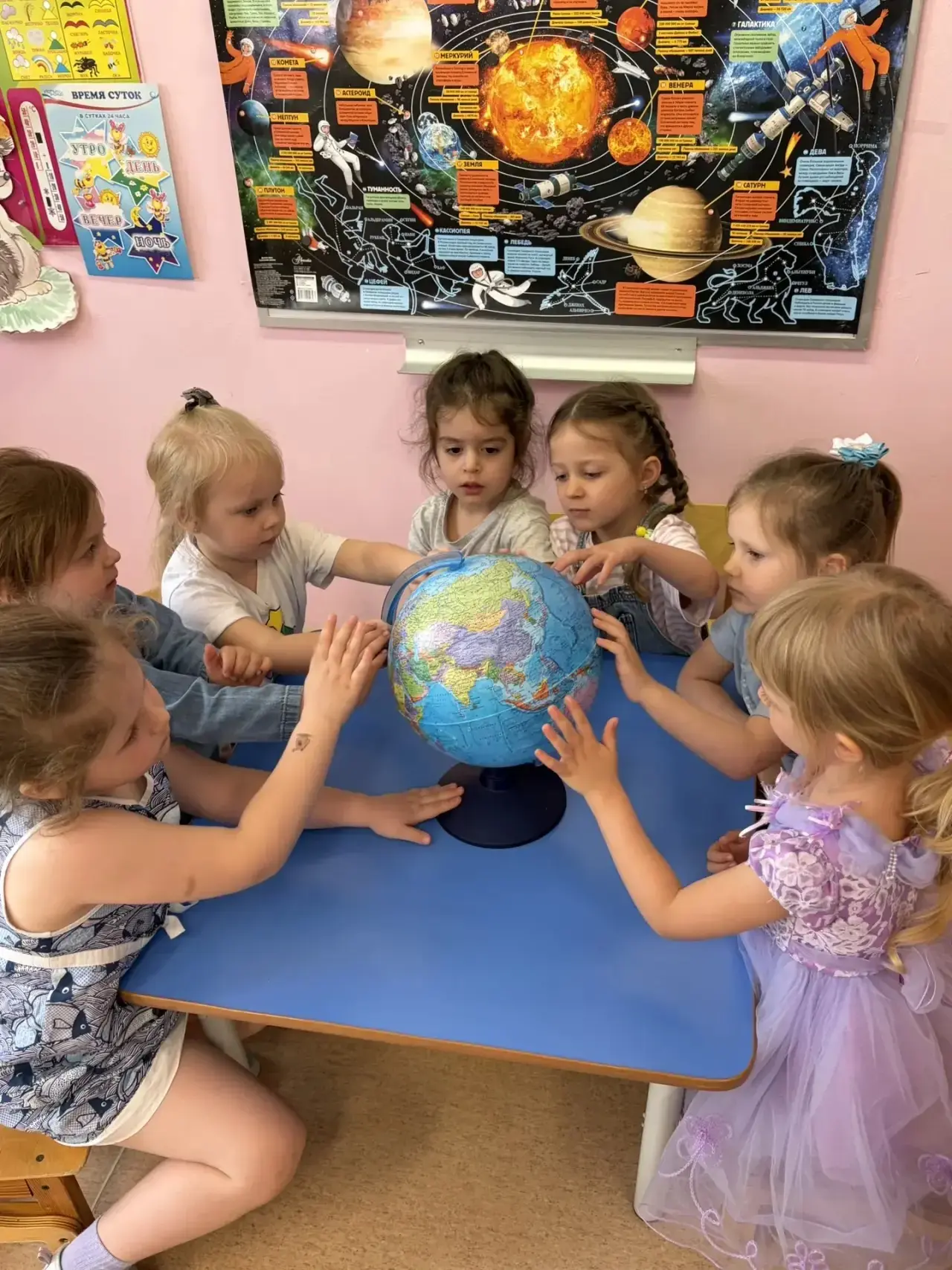 🚀 Наши маленькие космонавты отправились в большое путешествие!

Сегодня у ребят прошёл необычный де