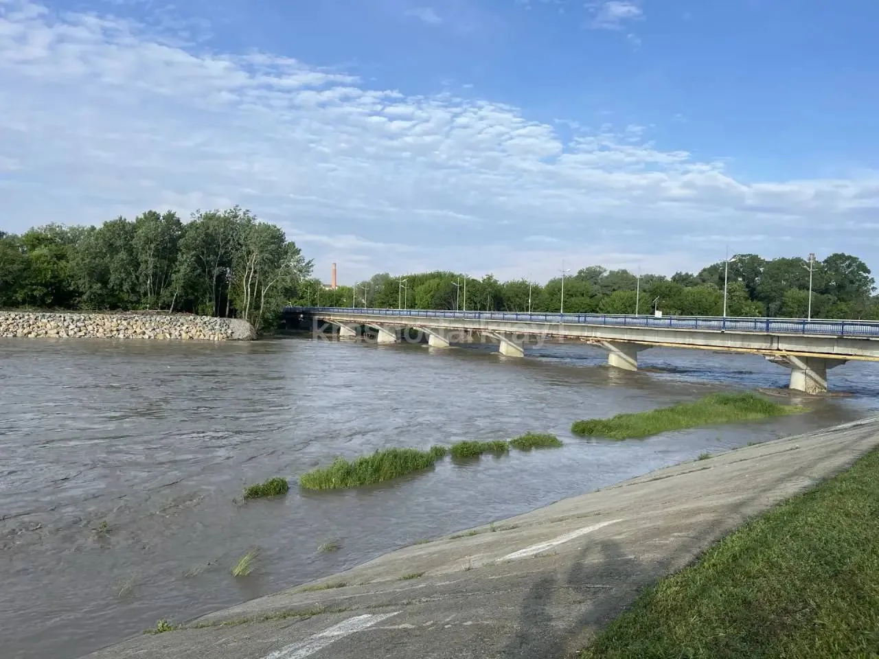 ⚡️Угроза разлива реки Кубань в районе Армавира отсутствует  Сейчас уровень воды держится на отметке 
