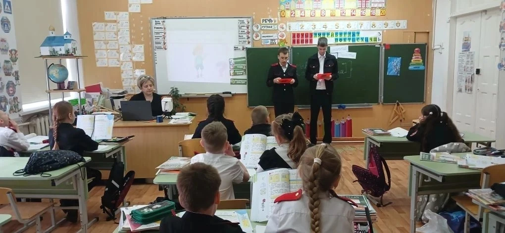 На этой неделе в МАОУ СОШ №19 им. Героя России С. А. Наточего прошла  встреча между учащимися 8-в кл