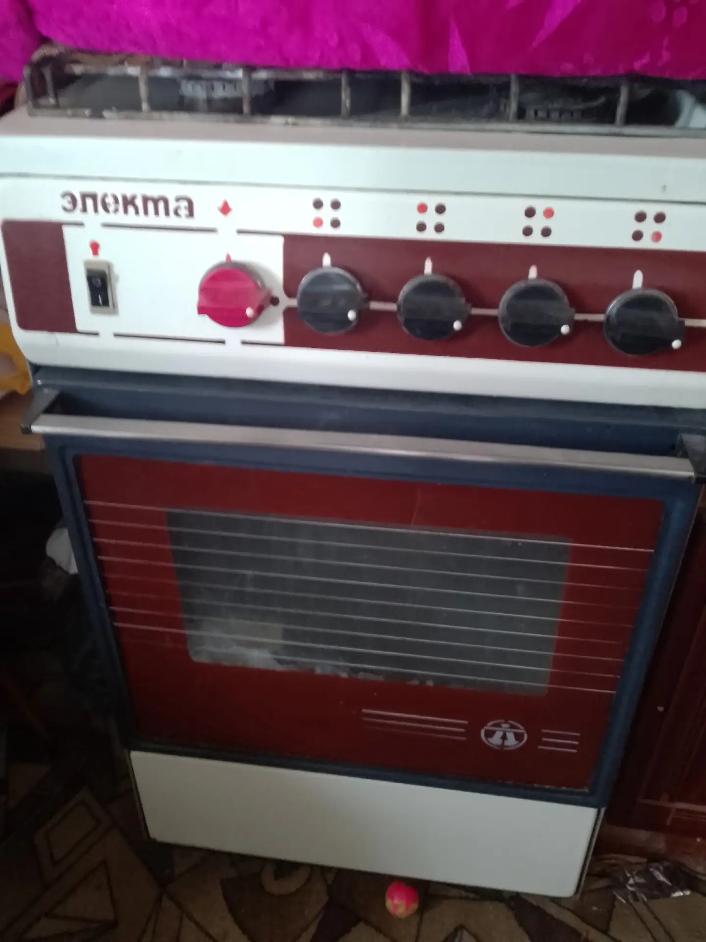 Продам печь, 1000 руб. Рабочая +79592003208