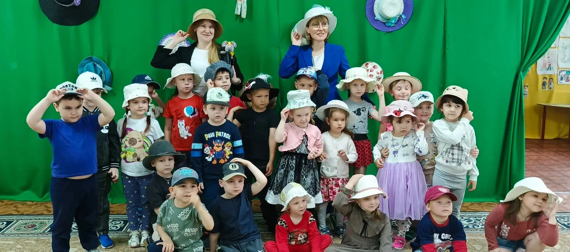 🎉 День шляпок и панамок: праздник фантазии и веселья🎉  

К ребятам заглянула озорная Шапокляк — и 
