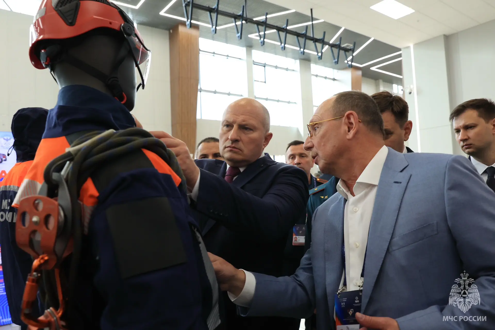 Глава МЧС России ознакомился с передовыми разработками подведомственных организаций МЧС...