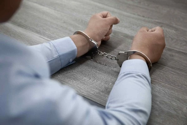 Мужчина в селе Забайкалья вывез у соседей мебели на 15 тысяч рублей, пока их не было дома