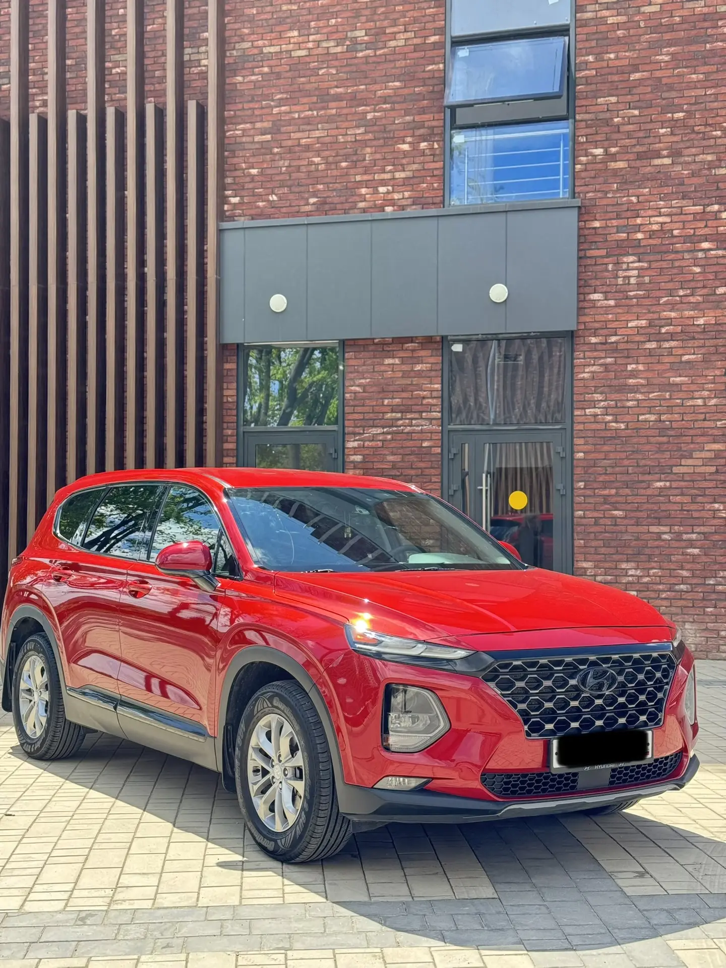 ПРОДАЮ свою 🚗🍒

Да, пришло время прощаться🥺 

Санта-Фе 
2019 года, пробег 61900км.,
2.4л/бензин
П
