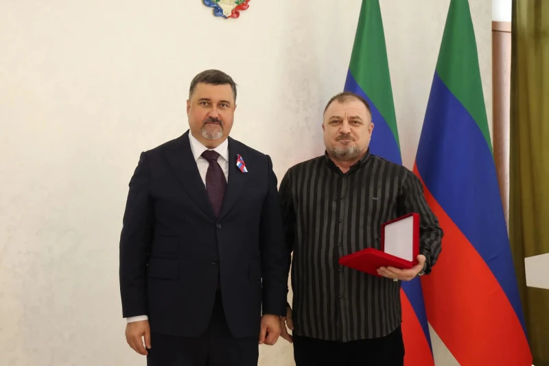 🎭 Коллектив и зрители горячо поздравляют ведущего мастера сцены Даргинского театра им. О. Батырая, 