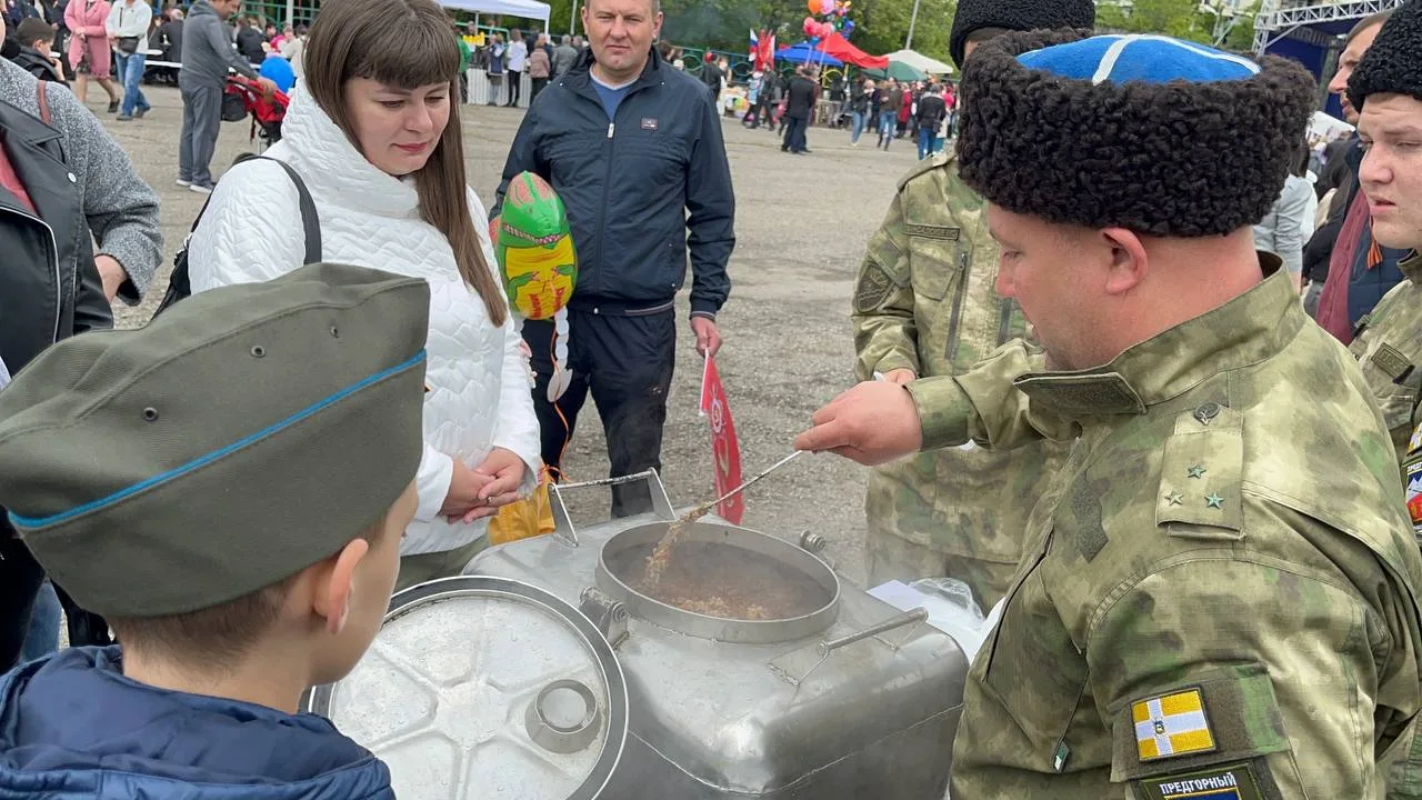 Более шести тысяч порций полевой каши приготовят в Предгорном округе в поддержку участн...
