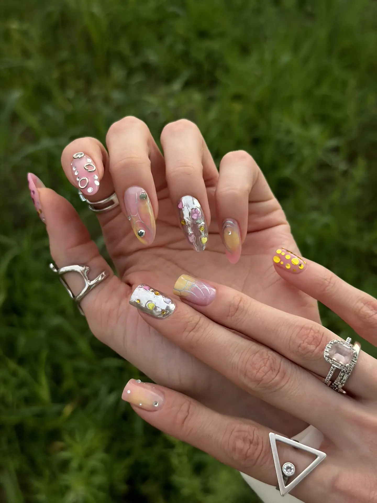 кстати, мои новые💅🏼✨
в этот раз было лень делать самой, поэтому пошла к мастеру))

впервые сделала
