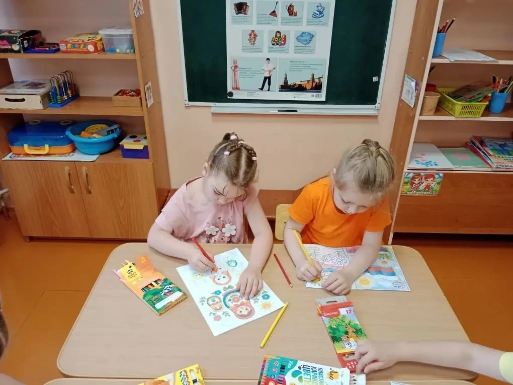 День России — праздник лучший,
День великий и большой.
Пусть растет и процветает,
Будет пусть всегда