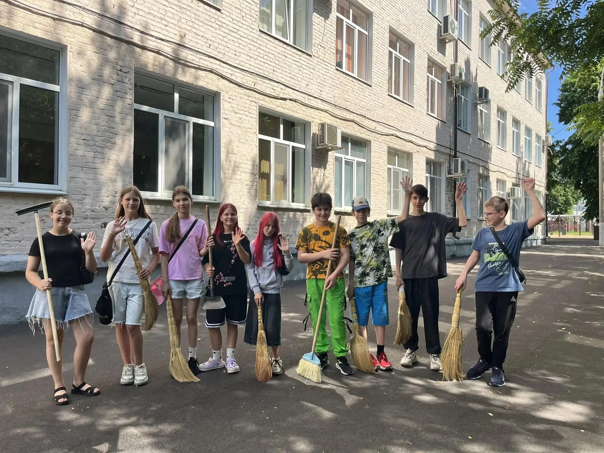🌿 Лето – время не только отдыха, но и добрых дел!

В нашей школе в период каникул проходит трудовая