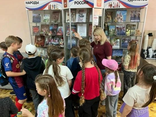 «Народы. Россия. Единство»: обзор книжно-иллюстративной выставки
Выставка в Детской библиотеке позво
