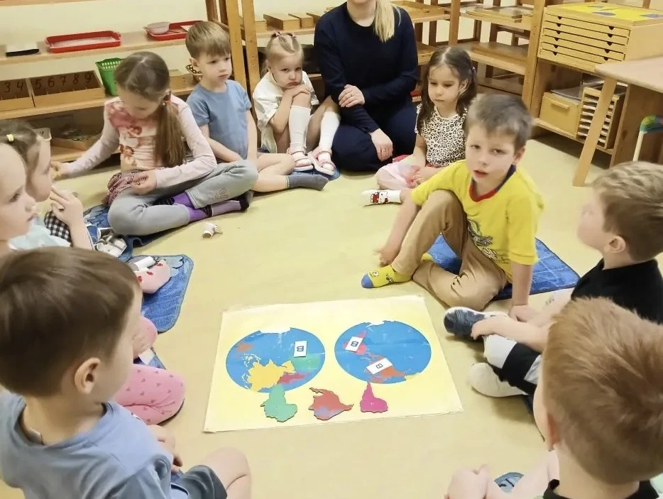 🌋 С ребятами старшей группы начали знакомиться с вулканами!