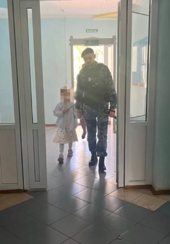 Девочку нашли в Татарстане и вернули матери. Суд в Первоуральске ранее определил место ...