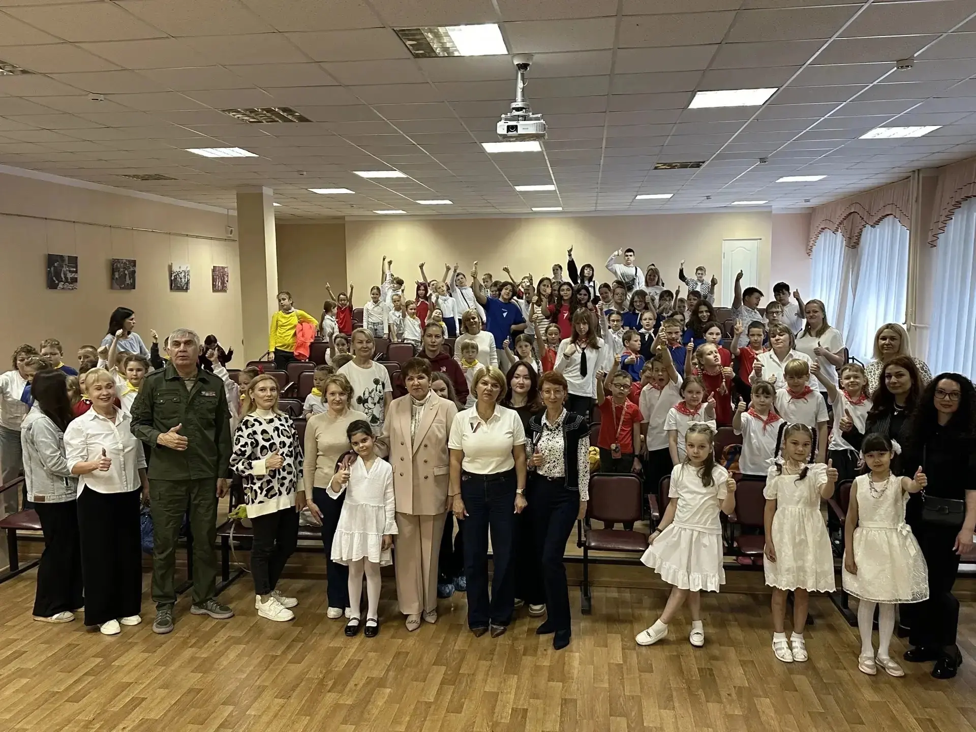 ЕДИНСТВО И ТВОРЧЕСТВО 

 ◻️ Утро 11 июня 2026 года в лагерной смене началось торжественно: в актовом