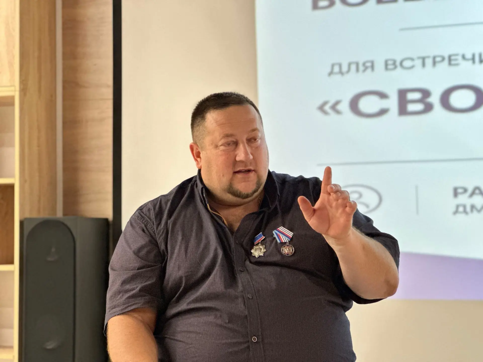 «Свой путь»: студенты ЛГУ им. В. Даля встретились с ветеранами СВО