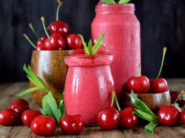 Смузи с малиной и черешней