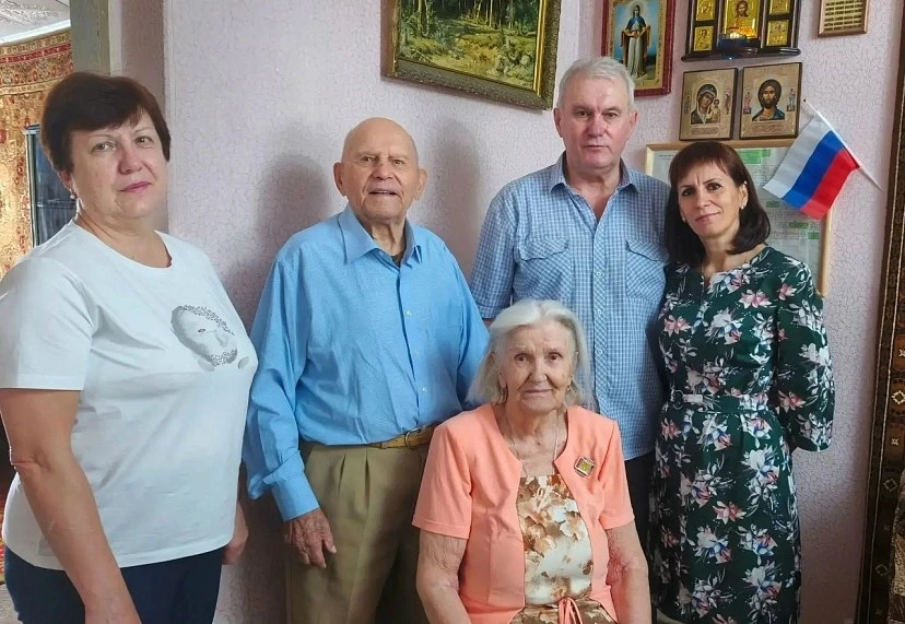 🎉 Труженик тыла и старожил саратовского поселка отметил 97-й год рождения