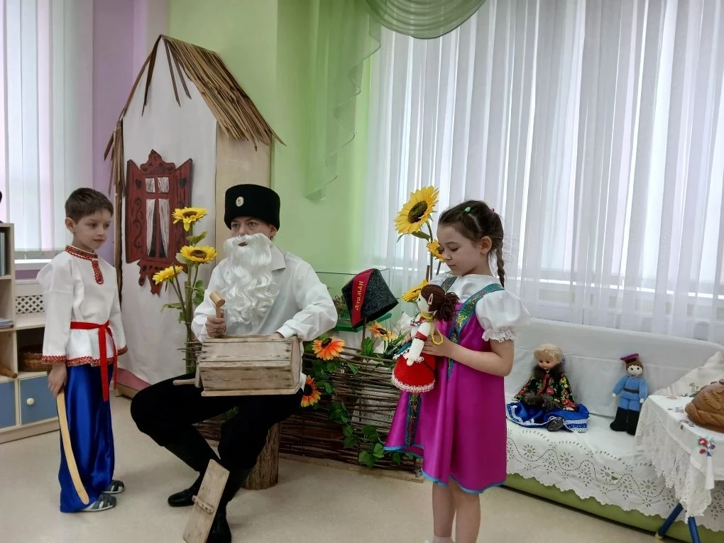 Казаки не только мужественно защищали свою землю от врагов, но и умели весело проводить...