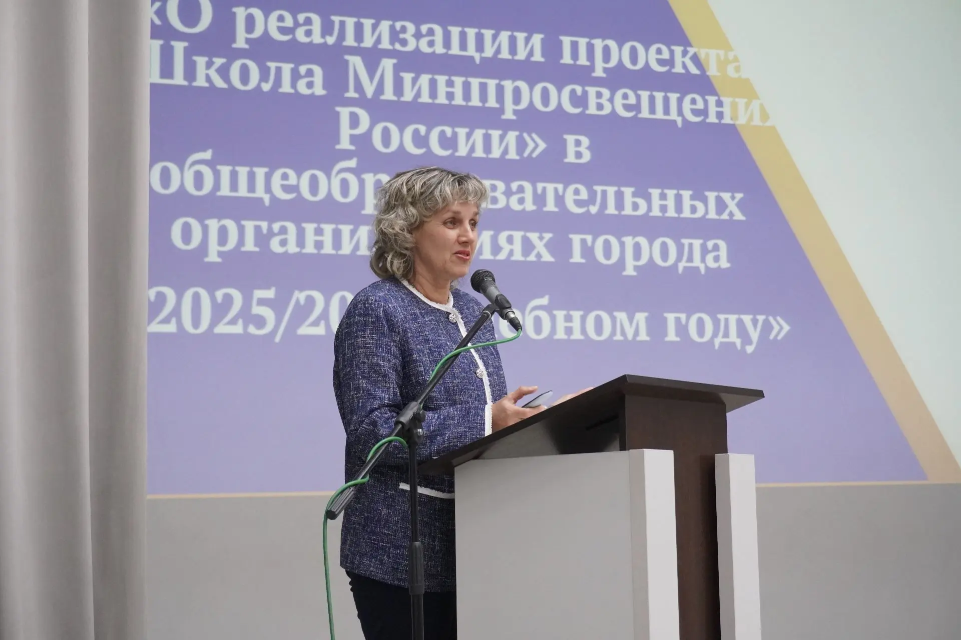 🏫 В Барнауле обсудили безопасность школ, подготовку к отопительному сезону и летнюю занятость подрос
