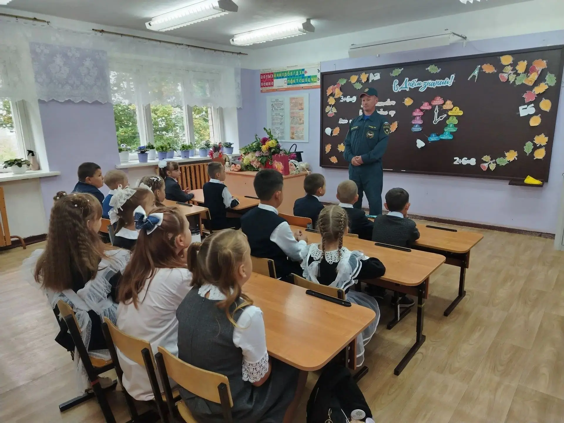 В нашей школе прошла профилактическая беседа с участием представителей МЧС. Главная цел...