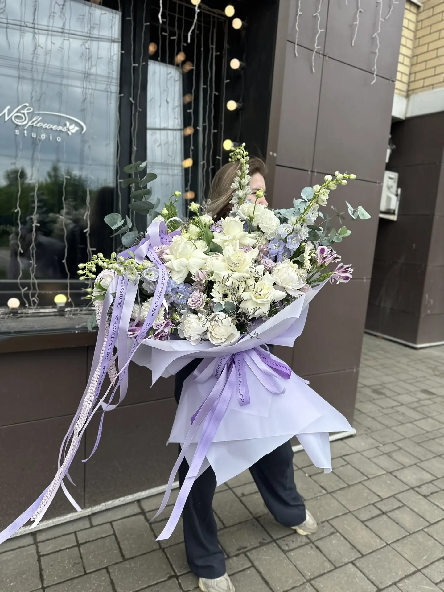 Лавандовое облако 💜✨

Воздушный авторский букет в нежной бело-лавандовой гамме, наполненный лёгкост