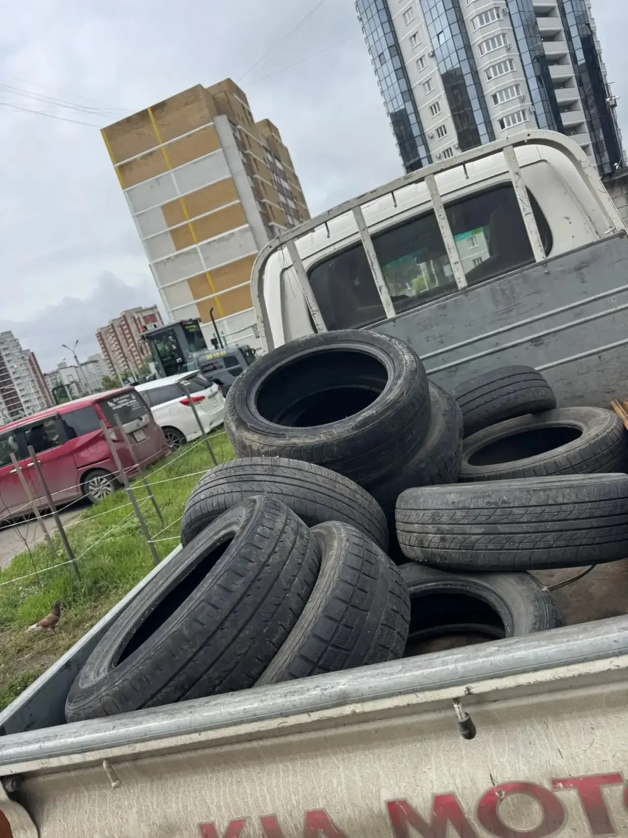 Доброго дня, дорогие жильцы! Экватор лета позади! 
Многое уже сделано нашими специалистами, многое з