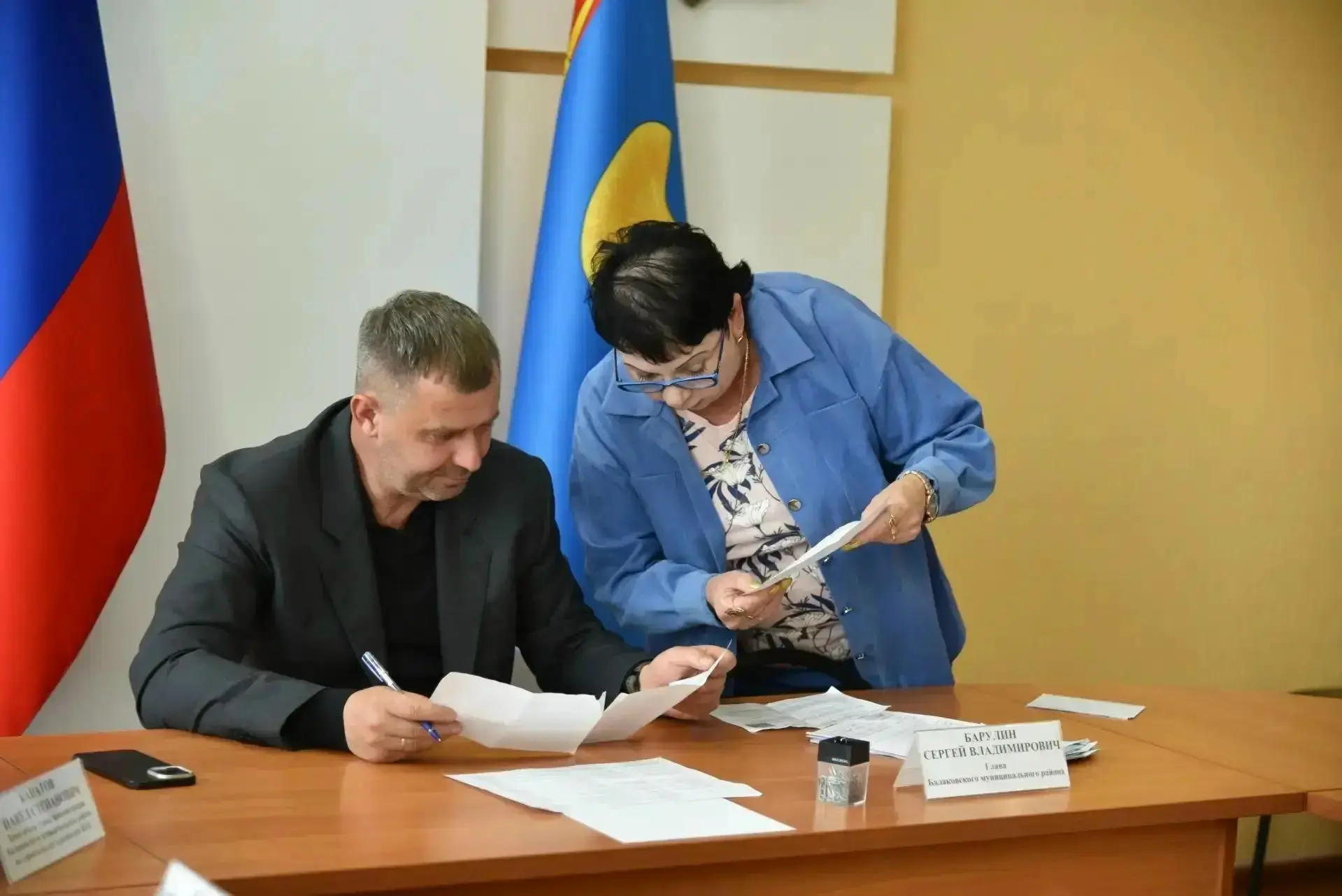 Балаковцы пожаловались на УК, горячую воду и «лежачий полицейский»