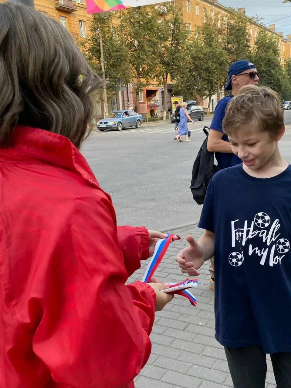 12 июня, в День России, в Великих Луках состоится праздничная акция. Волонтеры будут поздравлять гор