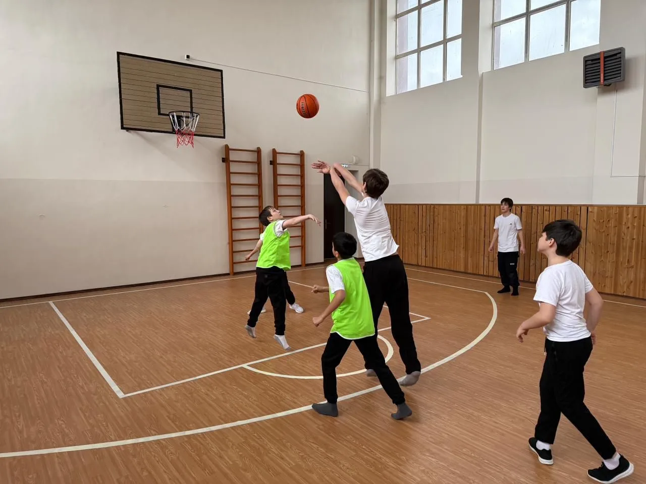 Спорт — это наш ритм! 🏆 Состоялся школьный этап Всероссийских игр ШСК!  В нашей школе прошли по-наст