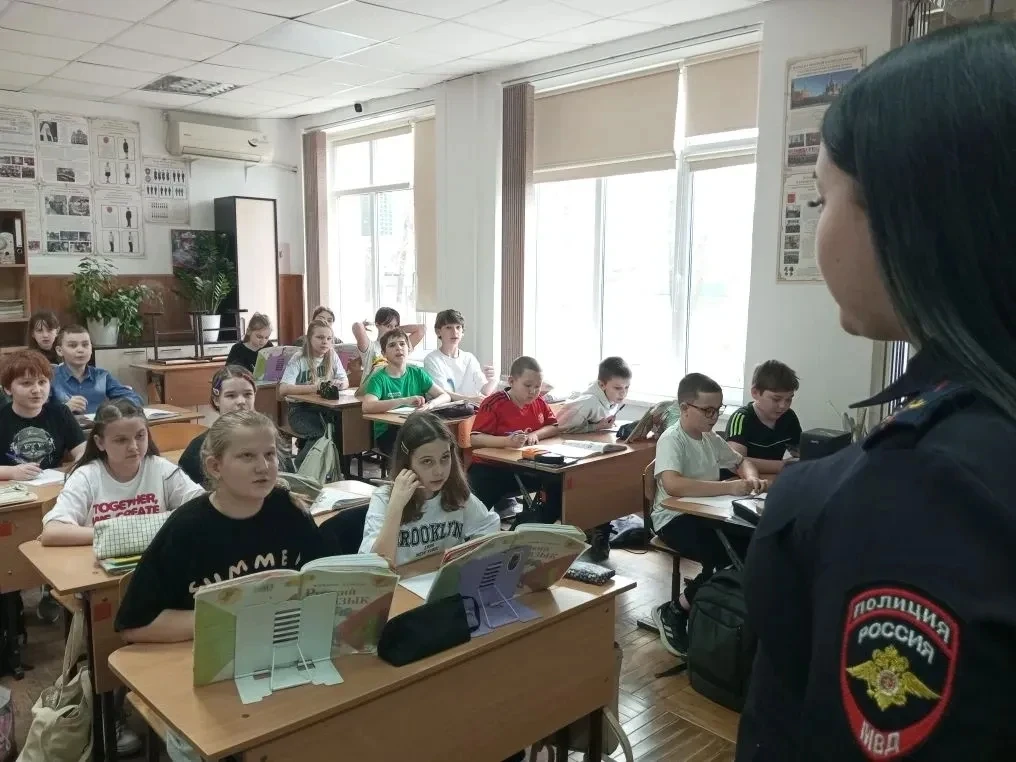 Неделя безопасности в школе № 6: Учимся быть внимательными и ответственными 🚦🔥 В нашей школе прошла 