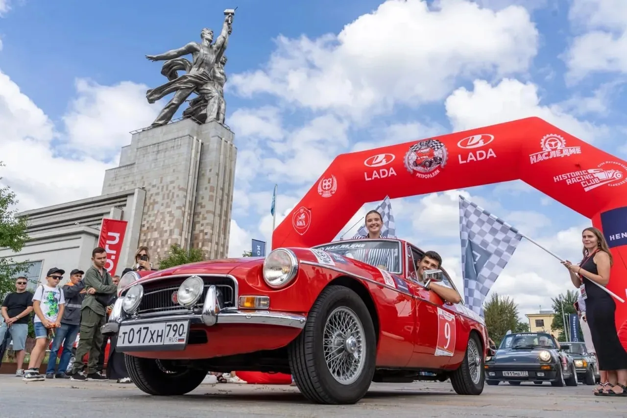 👉 Куда сходить в Москве🚶

Суперкары, вездеходы и гоночные болиды на фестивале «ПроДвижение-2026»🚕