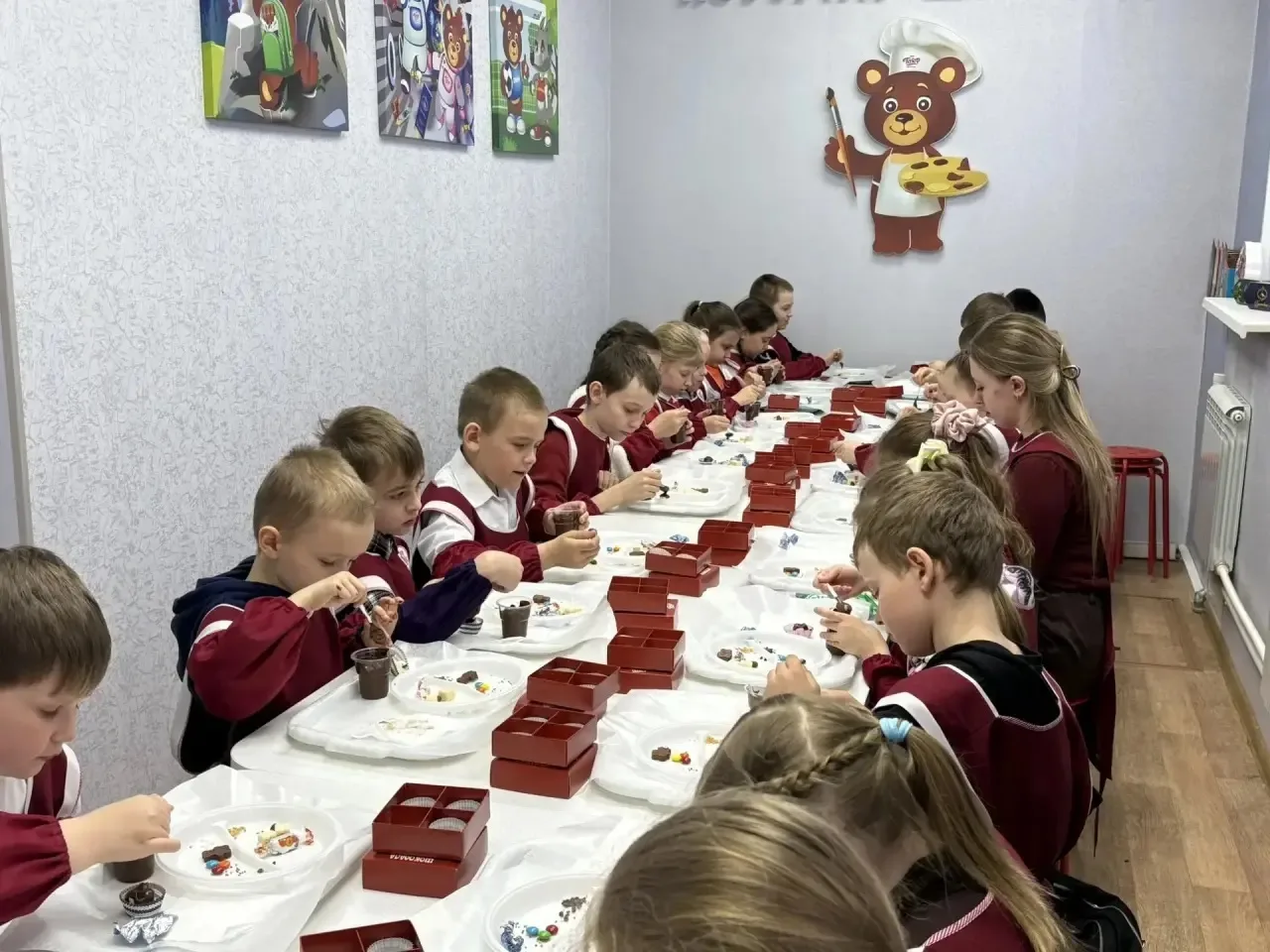 Сегодня учащиеся 1Е класса отправились в увлекательное и очень вкусное путешествие 🍫✨  Ребята посети