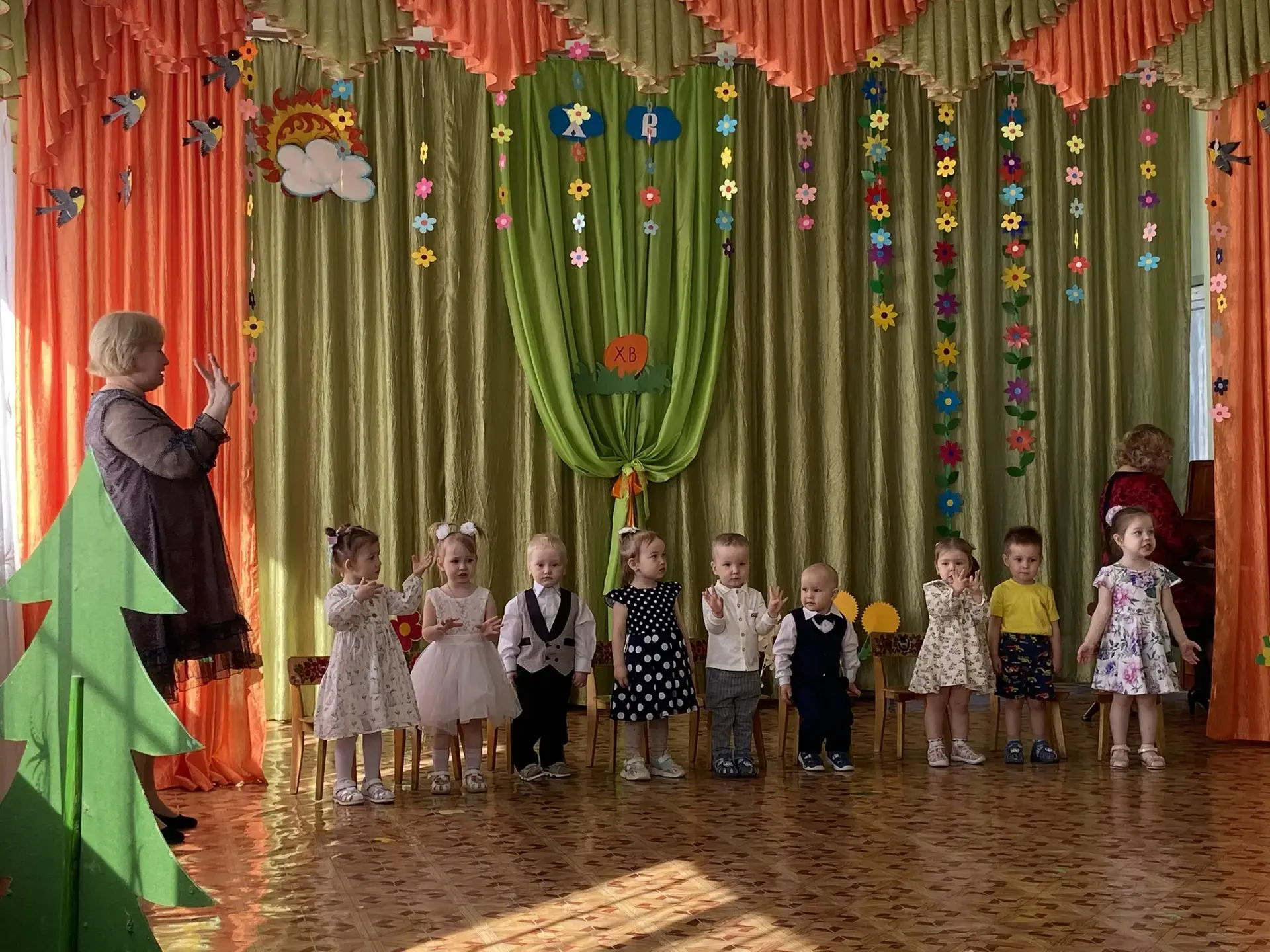 Весенний праздник ясным днём