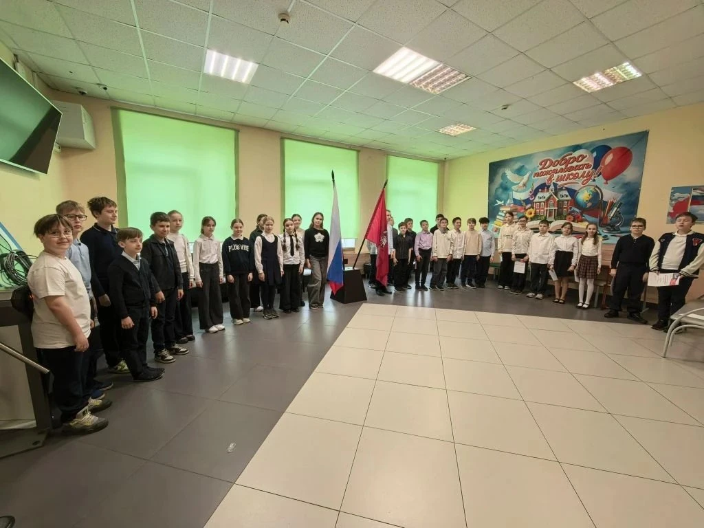 🌍 ПОНЕДЕЛЬНИК — ФЛАГИ ПОДНЯТЫ, ГИМН ЗВУЧИТ, А МЫ ГОВОРИМ О ПЛАНЕТЕ! 🌍 Новая неделя в «Созвездии» нач
