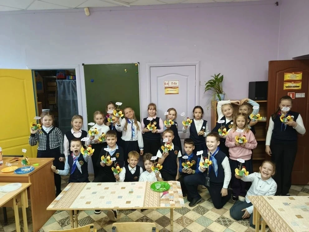 🌸 Пасхальное творчество 2 «А»  Накануне светлого праздника Пасхи наш 2 «А» класс вместе с классным р