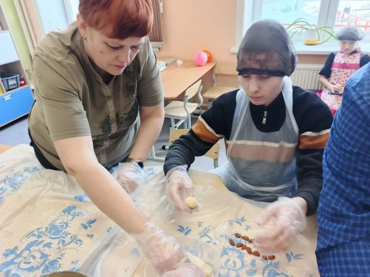 "Конфеты - своими руками". В стенах нашей школы прошёл необычный и вкусный мастер-класс. Обучающиеся