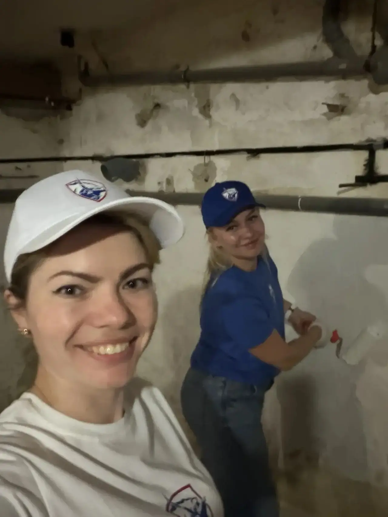 В доме №8 по улице Папанина привели в порядок укрытие. На субботник вышла наша команда ...