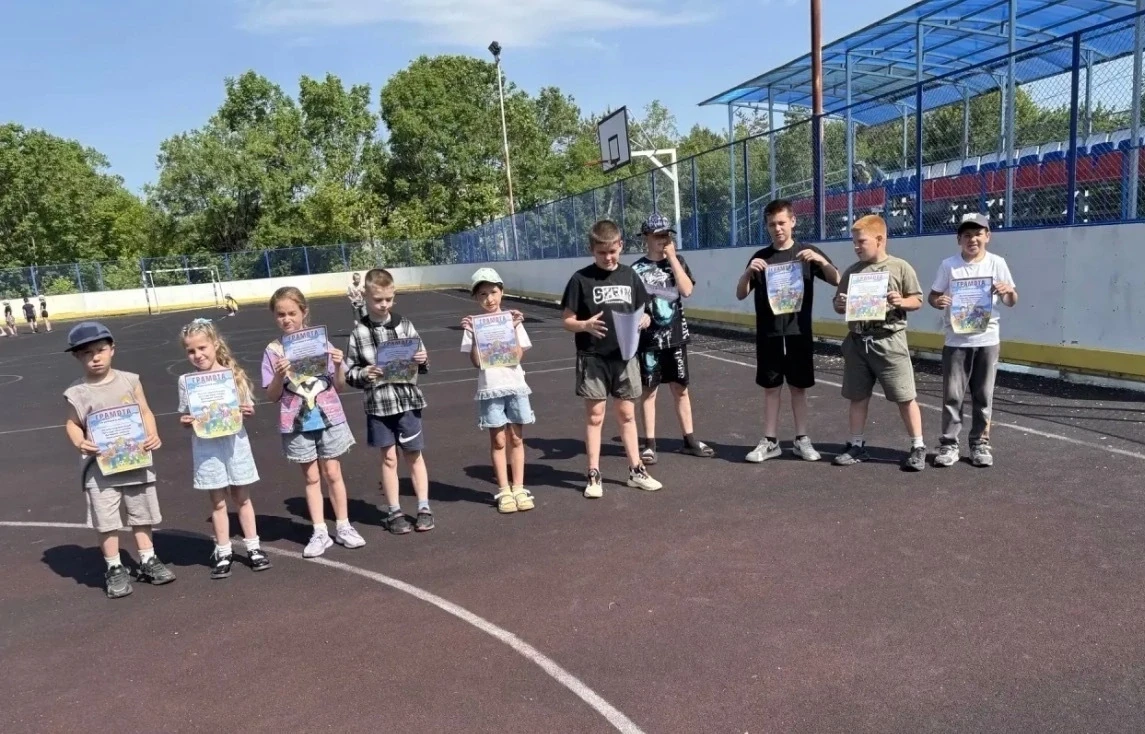 3 июня в нашем лагере царили настоящие спортивные баталии! 🏆
Утро началось с бодрой зарядки, котора